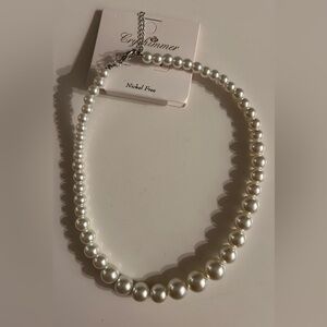 NWT Elegant Pearl Necklace